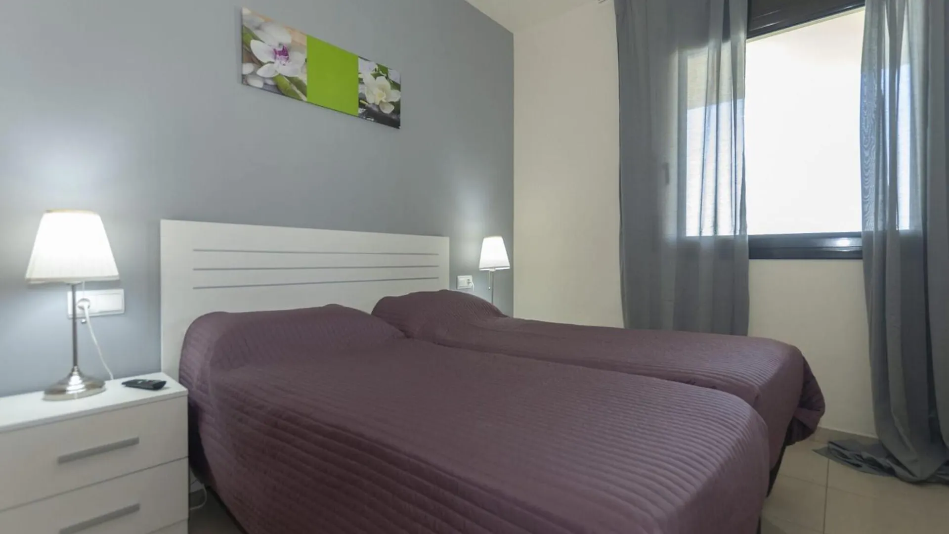 Garden-View Apartment In Roses Near Beach